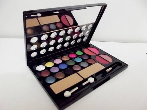 Kit de Maquiagem com Sombra 3D 18 Cores - Ruby Rose HB 9204